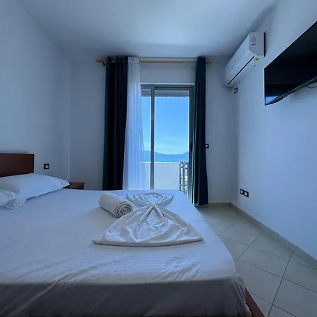 Poli Sea View דירה